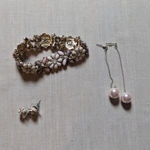 Elegant Floral Jewelry Set in Gold and Pink